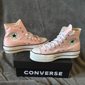 Converse Women's high-top Chuck Taylor All Star Platform ~New with box~